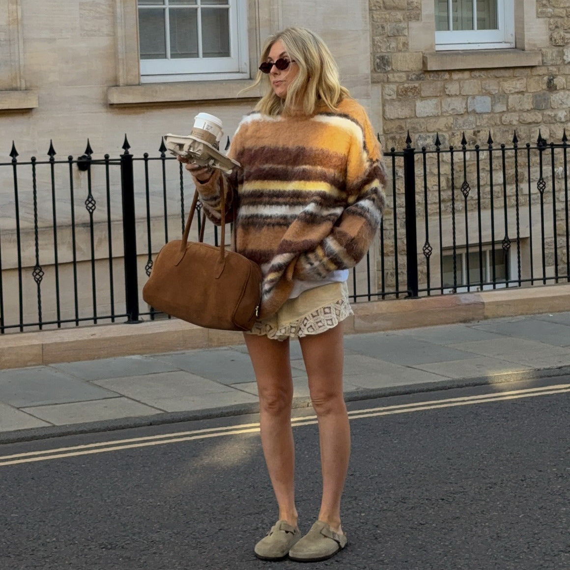 Damen Oversized Strickpullover mit modernen Streifenmustern und lässigem Schnitt Stalluxe Braun