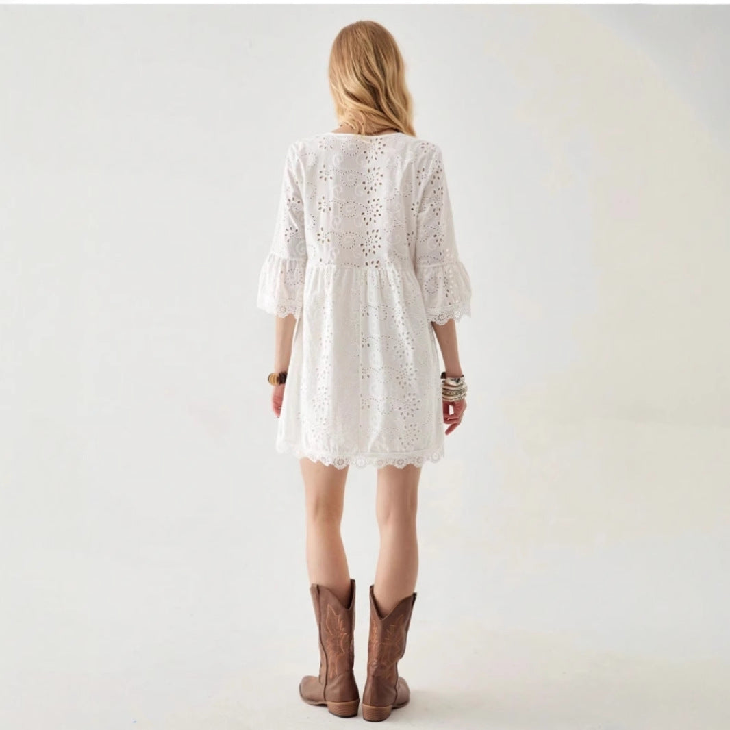 Damen Bluse mit verspieltem Lochmuster und Rüschendetails Stalluxe