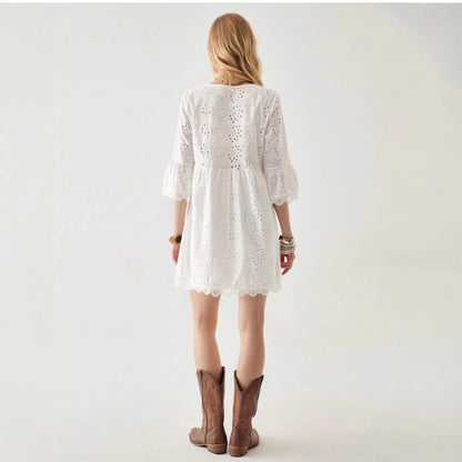 Damen Bluse mit verspieltem Lochmuster und Rüschendetails Stalluxe