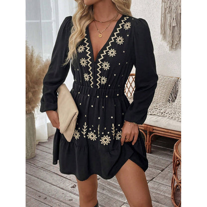 Damen Minikleid mit floralem Bestickungsdetail und Taillengürtel Stalluxe