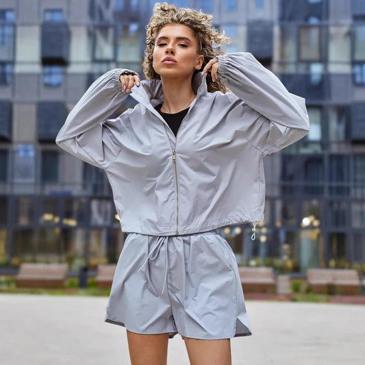 Damen lässige Sportjacke mit voluminösen Ärmeln und passender Shorts Stalluxe