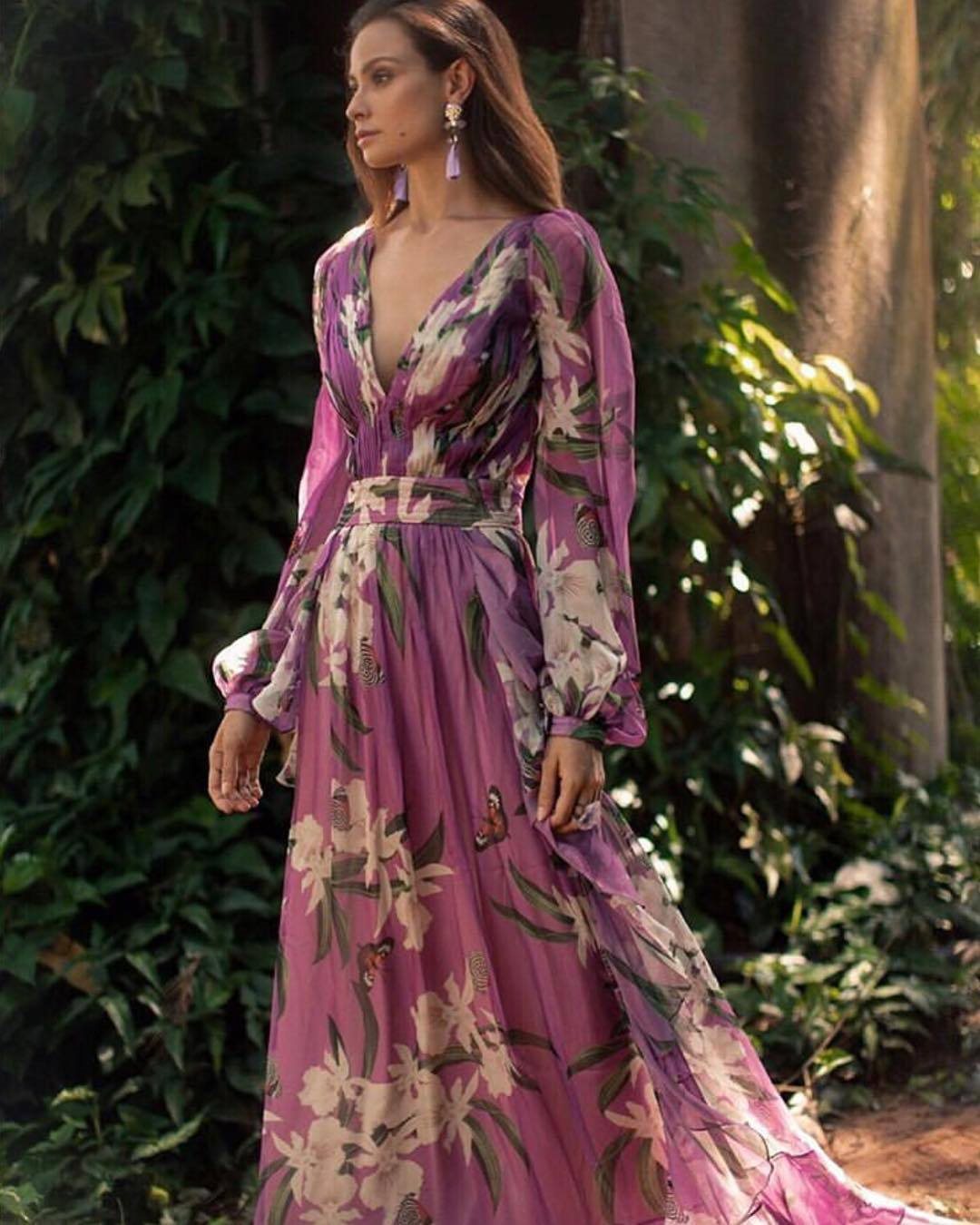 Damen Maxikleid mit tiefem V-Ausschnitt, floralem Design und schwingendem Rock Stalluxe