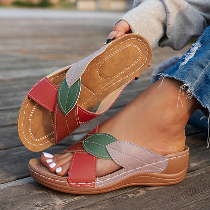 Damen Komfortable Riemensandalen mit modischen Blätterdetails Stalluxe