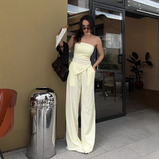 Damen eleganter Jumpsuit mit Schulterfreier Schnittführung und fließendem Material Stalluxe