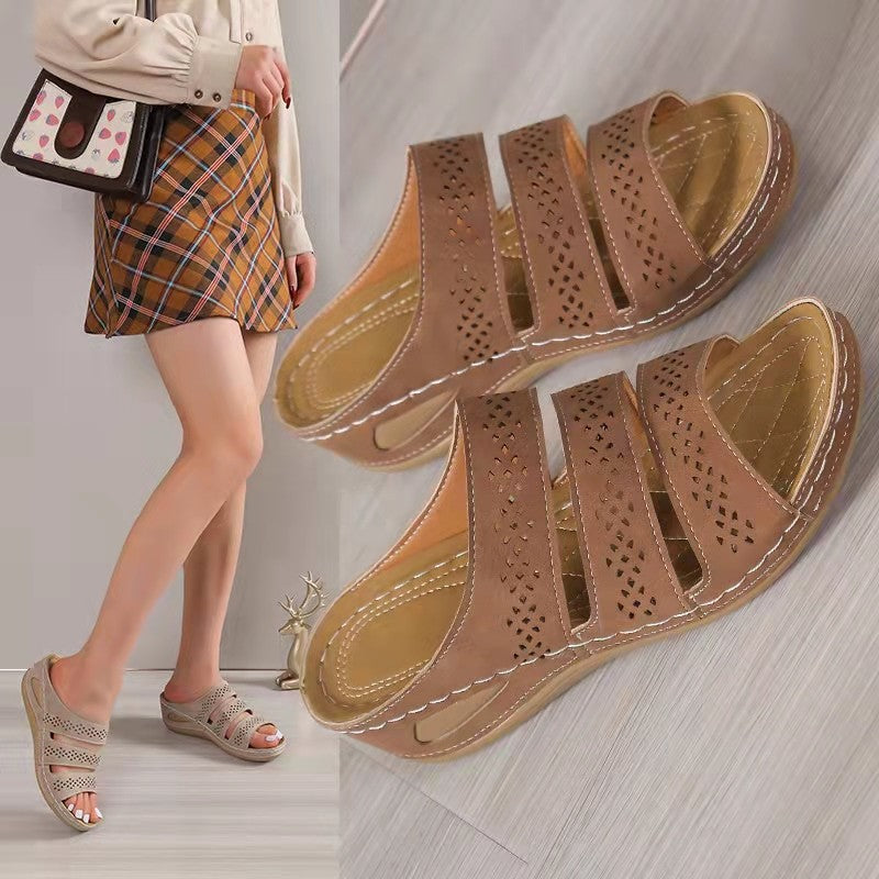 Damen komfortable Zehentrennersandalen mit perforierten Riemen und anatomischem Fußbett Stalluxe