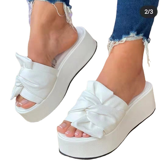 Damen Plateau-Pantoletten mit dekorativem Schleifen-Design und rutschfester Sohle Stalluxe