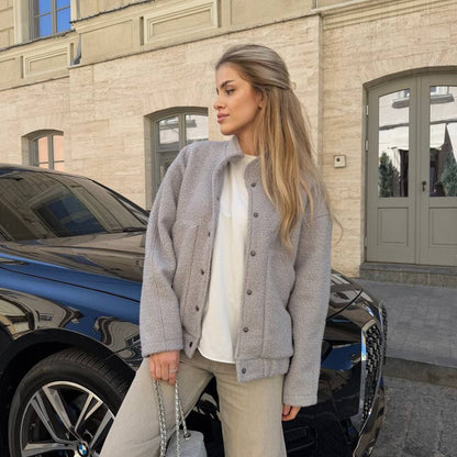 Damen Kuscheljacke mit Knopfverschluss und praktischen Taschen Stalluxe