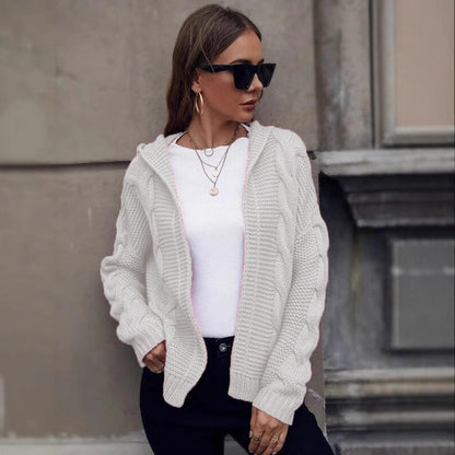 Damen Grobstrickjacke mit Kapuze und aufwendigem Zopfmuster Stalluxe