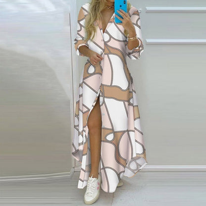 Damen Maxikleid mit angesagtem Zeitungsdruck und praktischem Schlitz Stalluxe