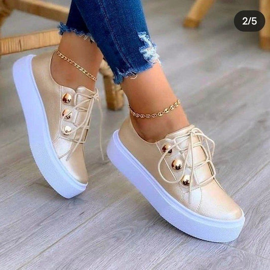 Damen Sneakers mit luxuriösen Goldakzenten und rutschfester Sohle Stalluxe