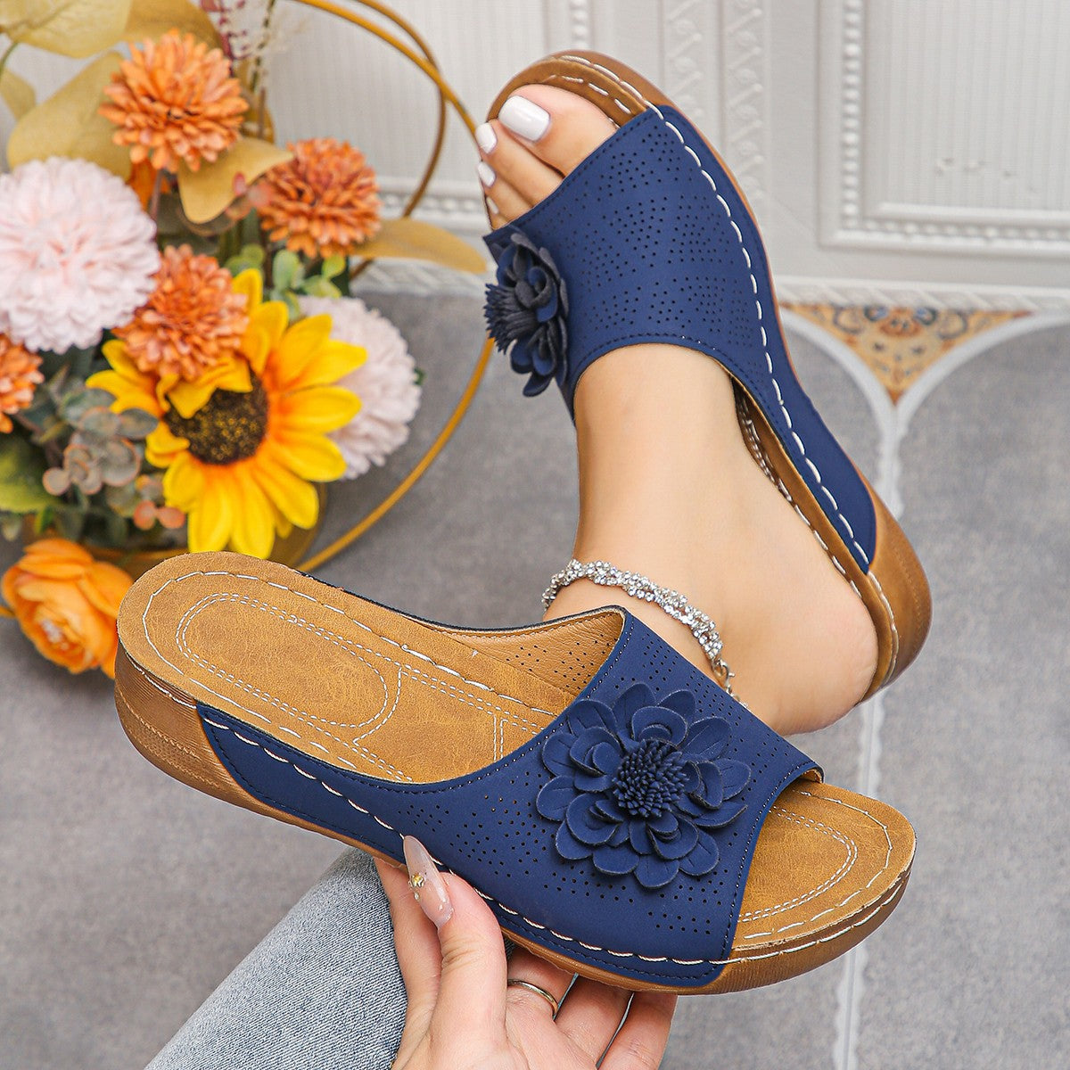 Damen bequeme und elegante Riemchen-Pantoletten mit floralem Design Stalluxe
