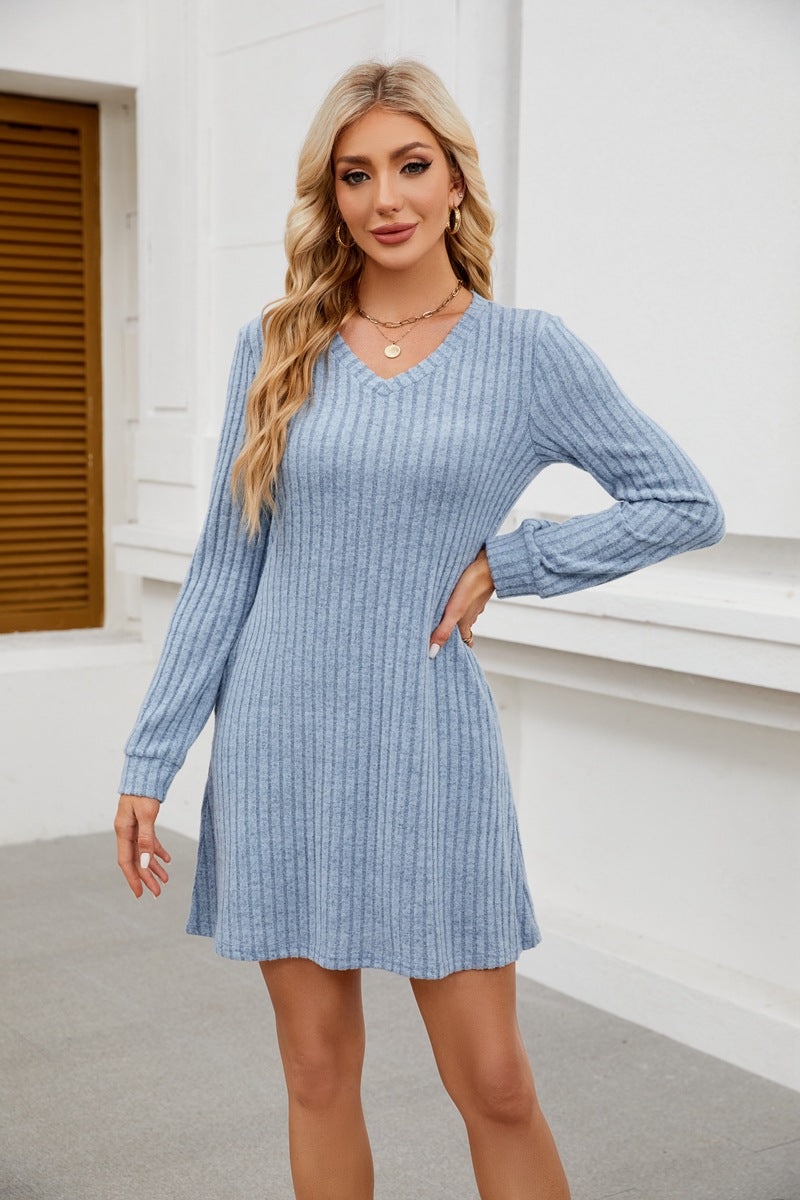 Damen enganliegendes Strickkleid mit V-Ausschnitt und feinem Rippdesign Stalluxe