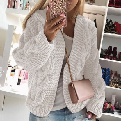 Damen Strickjacke mit auffälligem Zopfdesign und oversized Schnitt Stalluxe