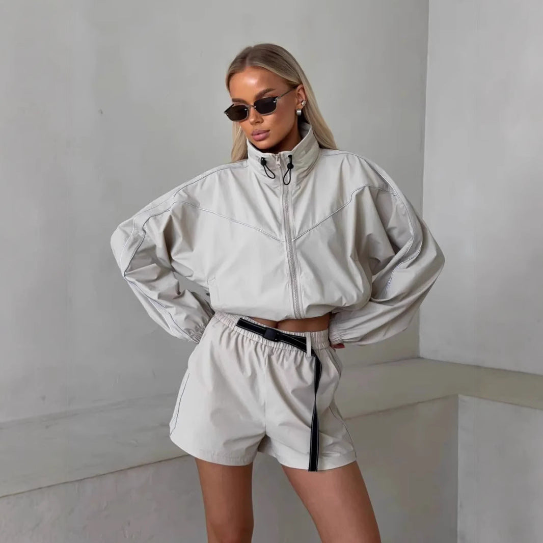 Damen sportlicher Zweiteiler mit cropped Jacke und Shorts Stalluxe