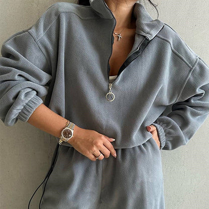 Damen Fleece Trainingsanzug mit hohem Kragen und praktischen Taschen Stalluxe