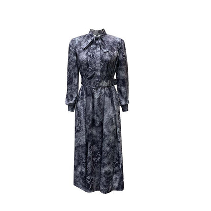 Damen Maxikleid mit elegantem Schluppenkragen und tailliertem Gürtel Stalluxe