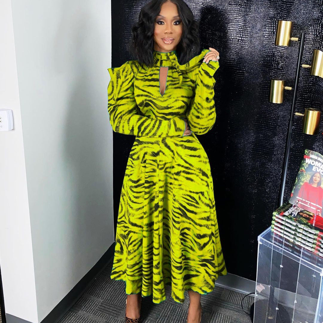 Damen Midikleid mit hochgeschlossenem Kragen und asymmetrischem Schnitt Stalluxe