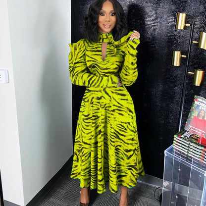 Damen Midikleid mit hochgeschlossenem Kragen und asymmetrischem Schnitt Stalluxe