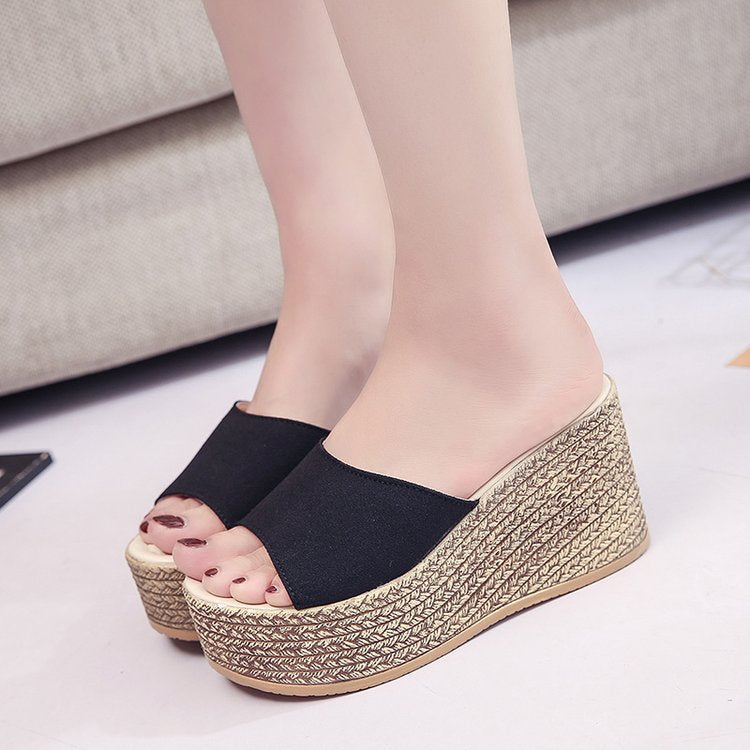 Damen Wedgesandalen mit modernem Riemendesign und komfortablem Fußbett Stalluxe