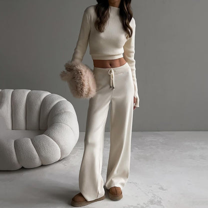 Damen kuscheliges Strick-Set mit hohen Beinen und cropped Oberteil Stalluxe
