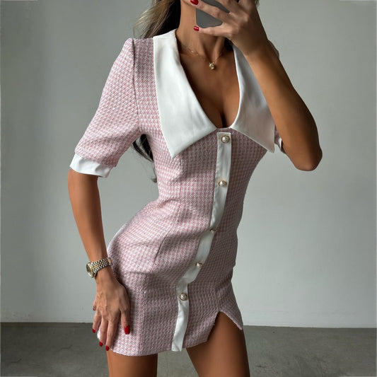 Damen Kurzarmkleid mit einzigartigem Kragen und Knopfdetails Stalluxe