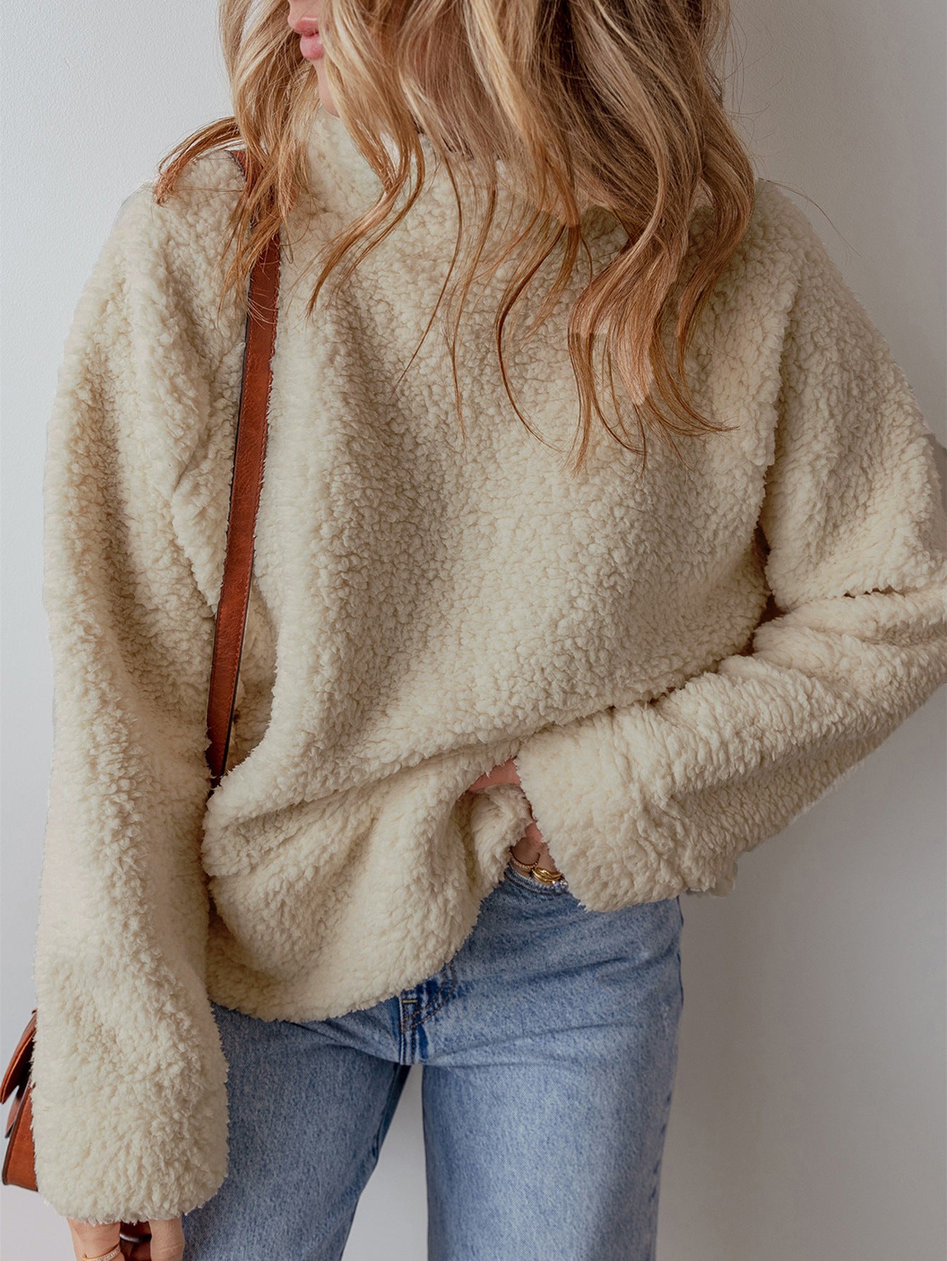 Damen Kuscheliger Fleece-Pullover mit hohem Kragen und weitem Schnitt Stalluxe Aprikose