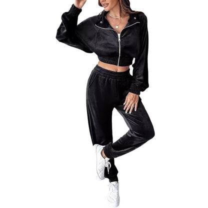 Damen sportliches Set aus kurzem, samtigem Oberteil und langen Jogginghosen Stalluxe