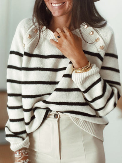 Damen lässiger Strickpullover mit modernen Streifen und dekorativen Knopfdetails Stalluxe