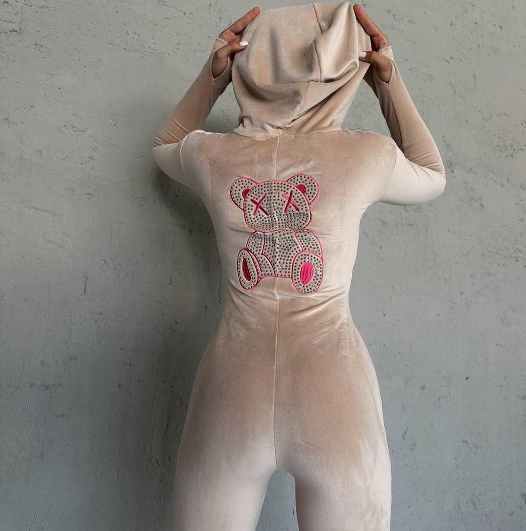 Damen Kapuzenkleid mit funkelndem Bärenmotiv und figurbetonendem Schnitt Stalluxe Hellkhaki