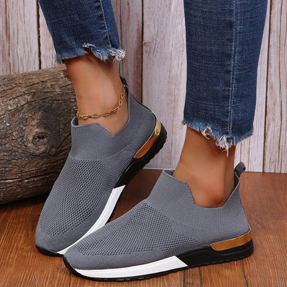 Damen Slip-On Sneakers mit atmungsaktivem Strick-Obermaterial und modischen Akzenten Stalluxe