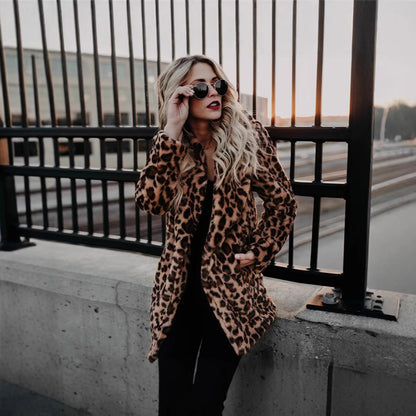 Damen Luxuriöser Kunstpelzmantel im exotischen Leopardenmuster Stalluxe