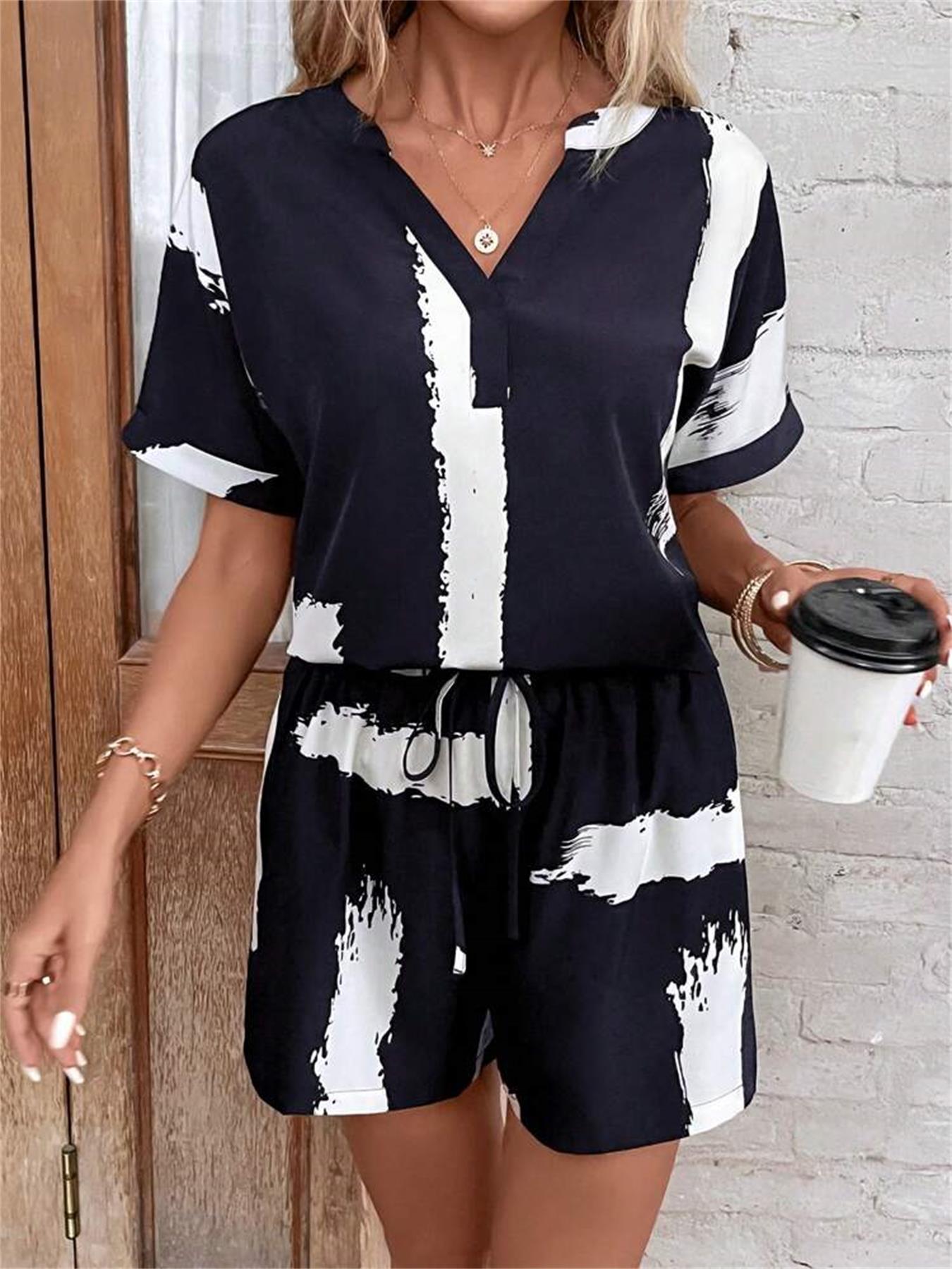 Damen modischer Kurz-Jumpsuit mit abstrakt gemustertem Oberteil und elastischem Bund Stalluxe