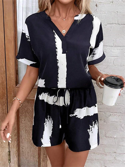 Damen modischer Kurz-Jumpsuit mit abstrakt gemustertem Oberteil und elastischem Bund Stalluxe