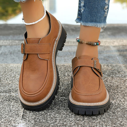 Damen Modische Mokassins mit bequemer Sohle und schnallenverziertem Design Stalluxe
