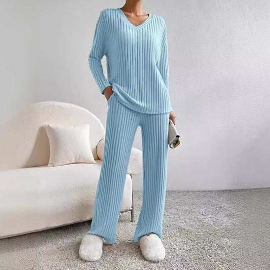 Damen Strickanzug mit V-Ausschnitt und feinem Rippdesign Stalluxe