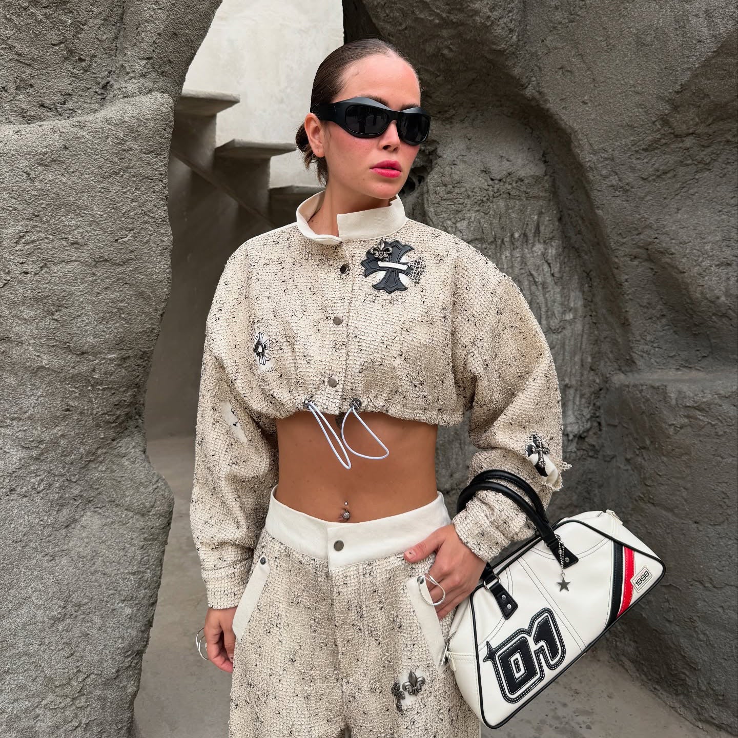 Damen Kawai Crop-Jacke mit einzigartigen Stickereien und modischem Schnitt Stalluxe