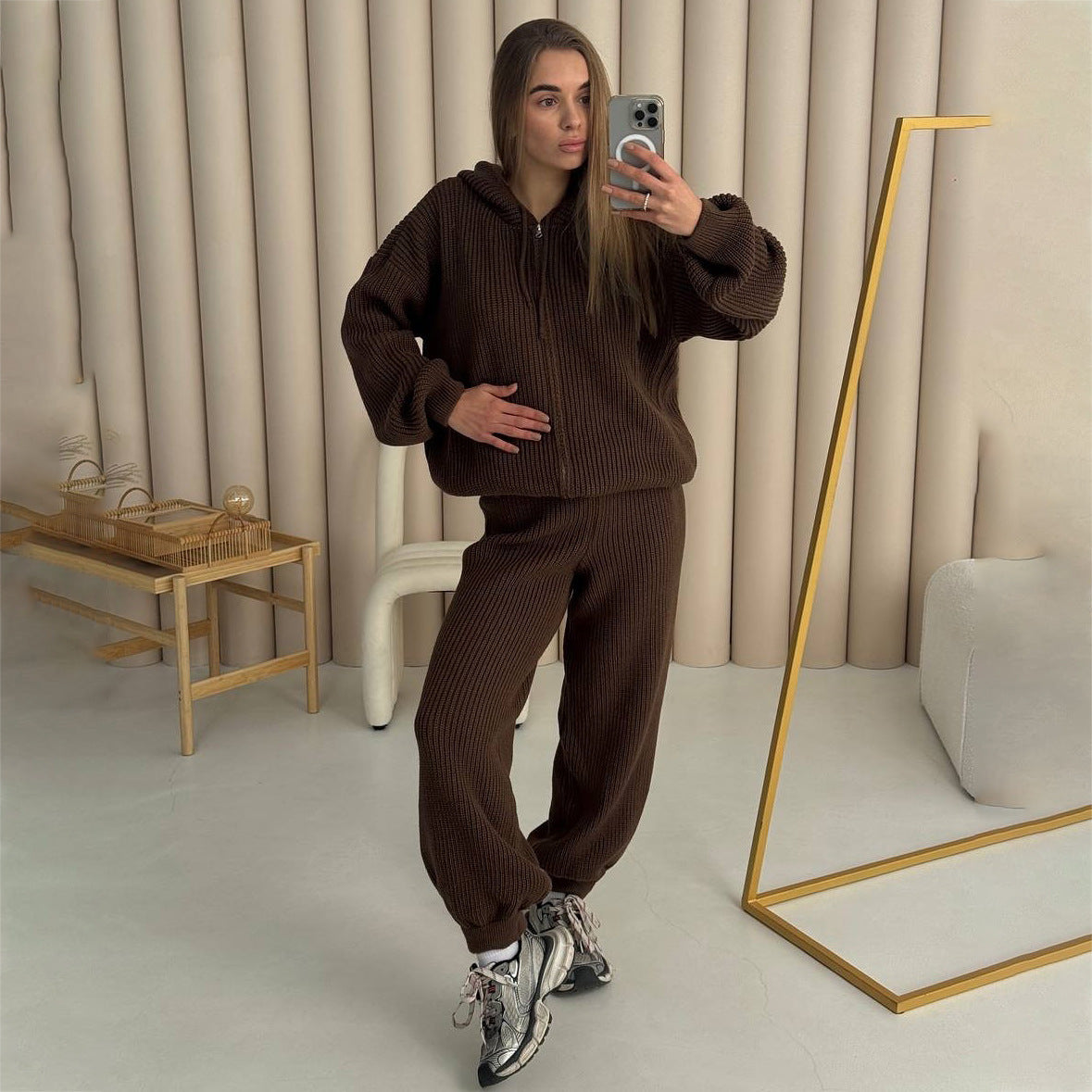 Damen Strickanzug mit lässigem Schnitt und modernem Hoody Stalluxe Braun