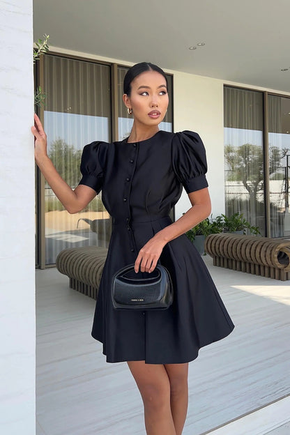 Damen Knielanges Satin-Kleid mit Puffärmeln und Knopfleiste Stalluxe