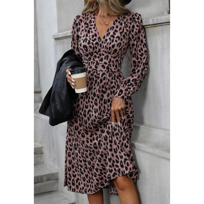 Damen Wickelkleid mit modernem Leopard-Print und langen Ärmeln Stalluxe