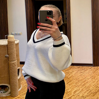 Damen V-Ausschnitt Pullover mit kontrastierenden Streifen Stalluxe