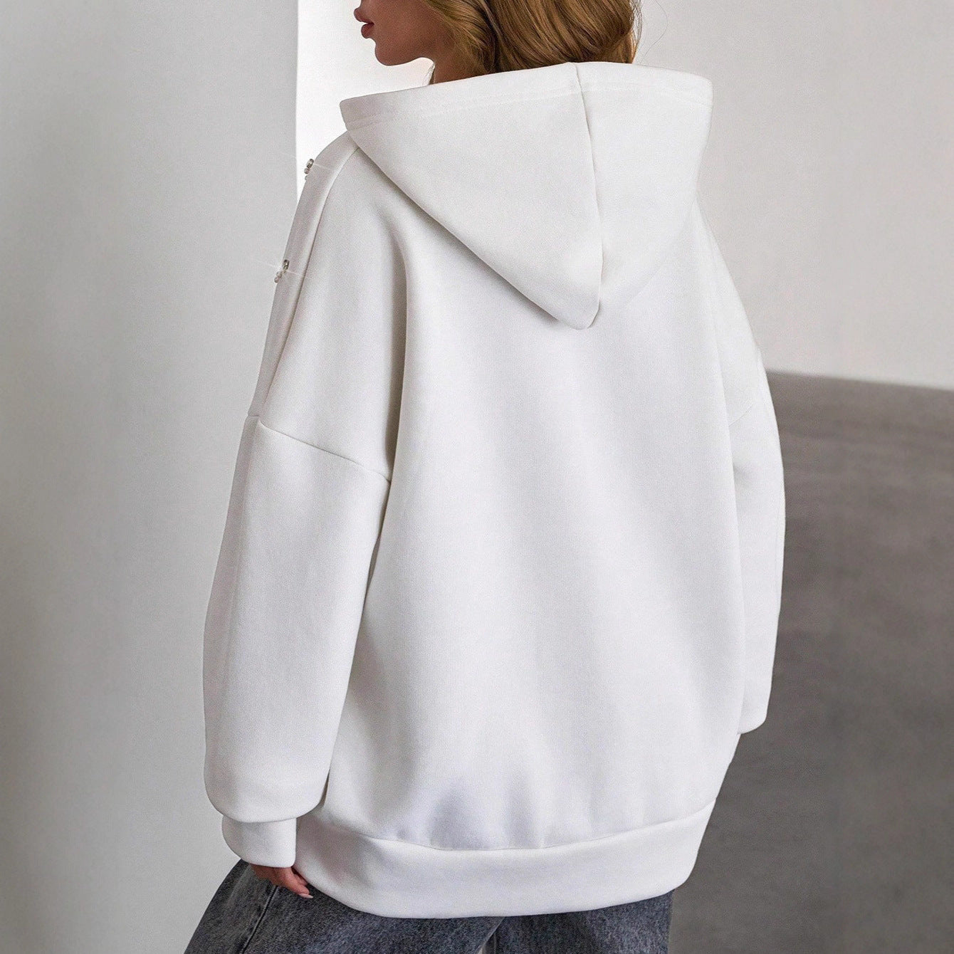 Damen Oversized Kapuzenpullover mit eleganten Perlenakzenten Stalluxe