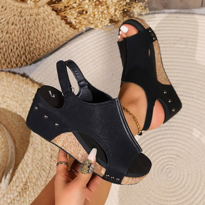 Damen Wedge-Pantoletten aus hochwertigem Leder mit eleganten Nieten und ergonomischem Fußbett Stalluxe