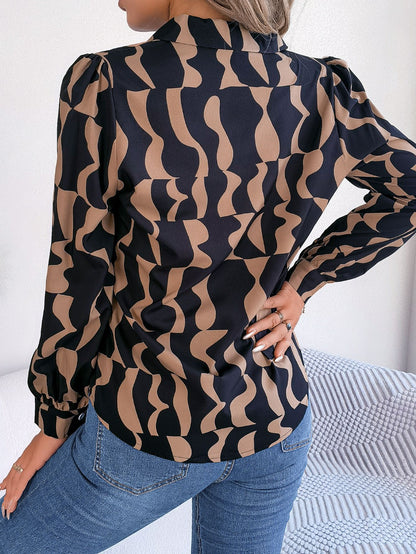 Damen Bluse mit modischem Grafikdruck und elegantem Kragen Stalluxe