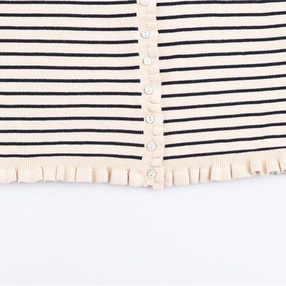 Damen modische gestreifte Strickjacke mit Rüschensaum und Knopfdetails Stalluxe