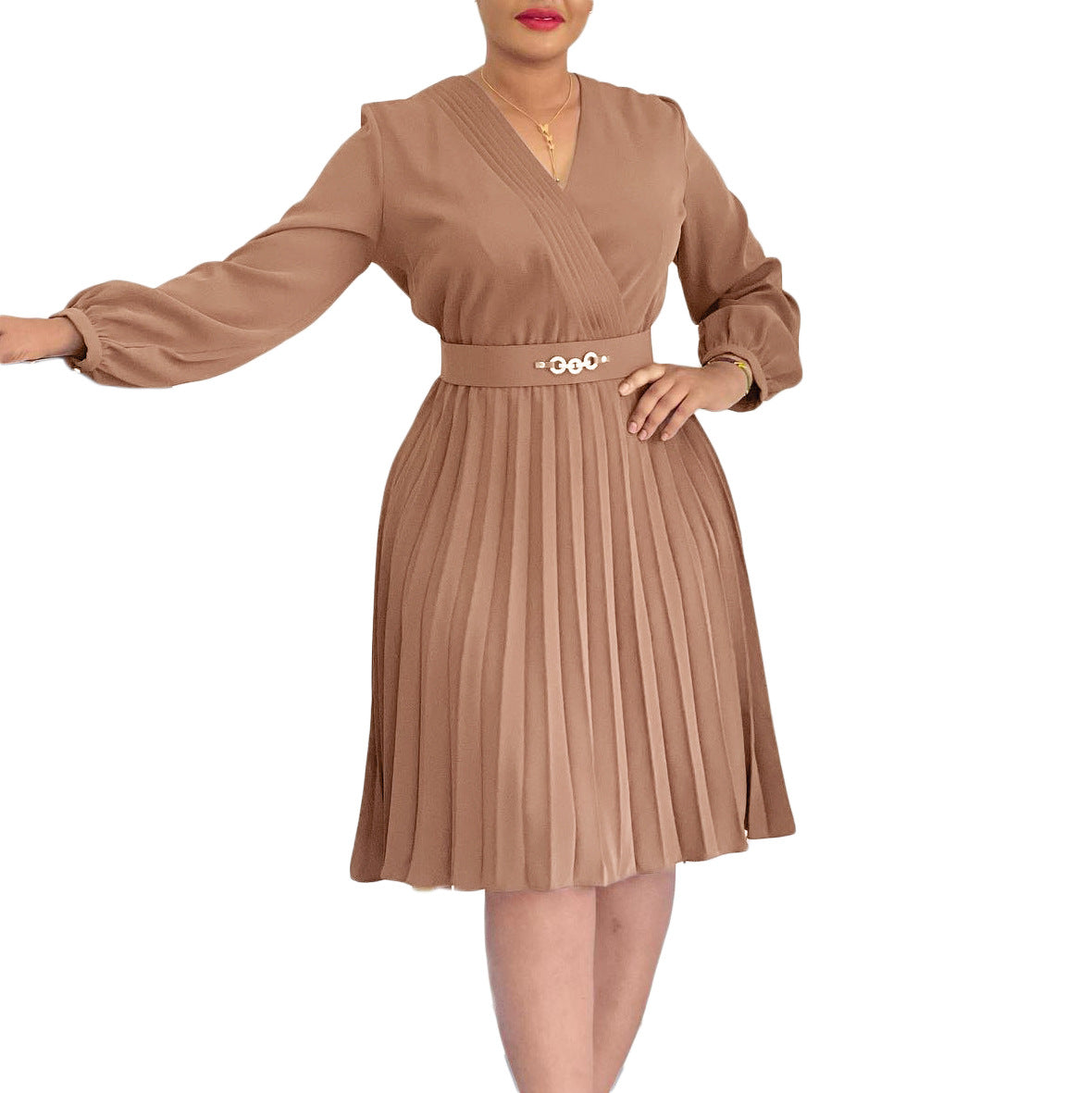 Damen Plissiertes Wickelkleid mit Gürtel und eleganter Brosche Stalluxe