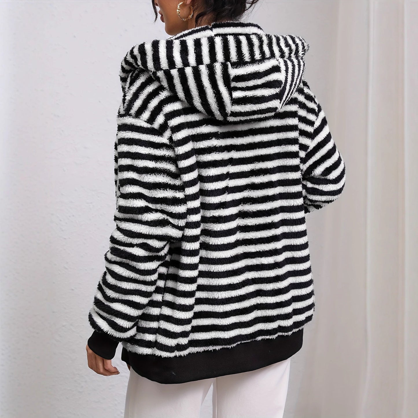 Damen kuschelige Kapuzenjacke mit gestreiftem Design und großer Tasche Stalluxe