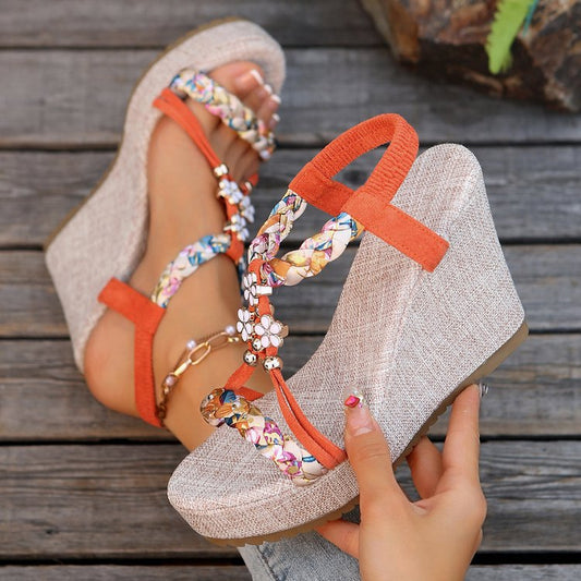 Damen Wedge-Sandalen mit floralem Detail und rutschfester Sohle Stalluxe