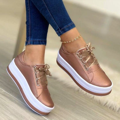 Damen Plattform Sneakers mit modischem Metallic-Obermaterial Stalluxe