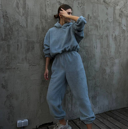 Damen kuscheliger Fleece-Jumpsuit mit elastischen Bündchen und Kapuze Stalluxe