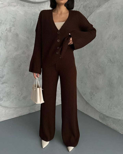 Damen Strickanzug mit weiten Ärmeln und Knopfleiste Stalluxe Braun